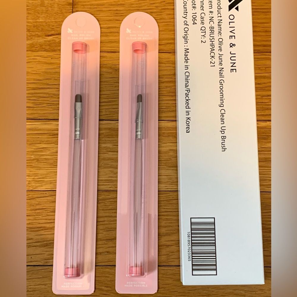Olive & June clean up nail brush set pink
